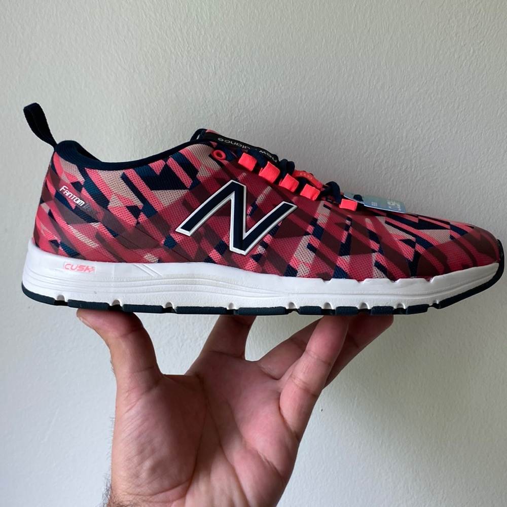 New Balance womens sz 8 sneakers red black new with tags